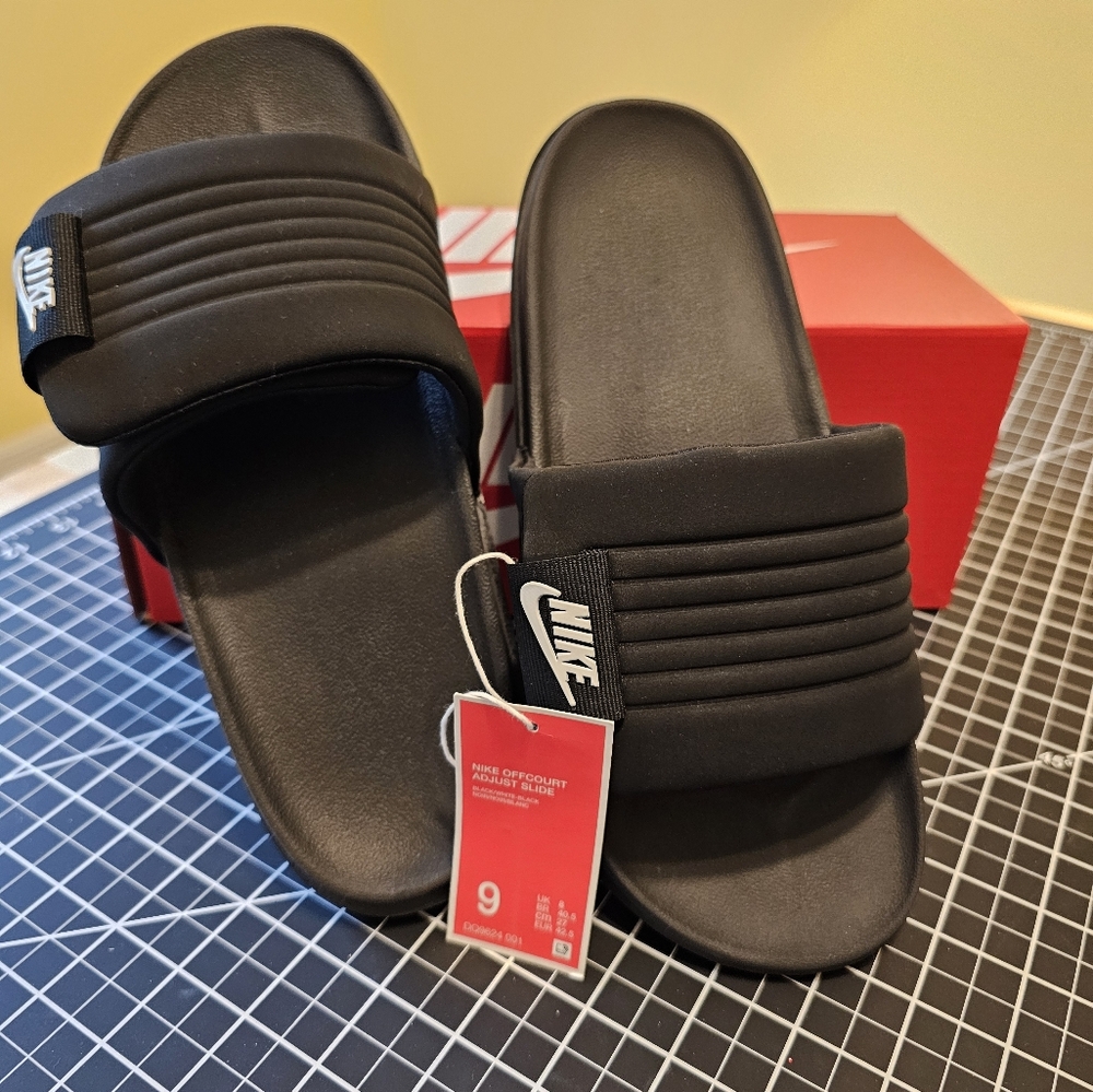 NWT Men's Nike Offcourt Adjust Slide